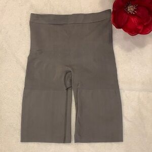 🌹 Black Fuchsia • Gray Compression Shape-ware